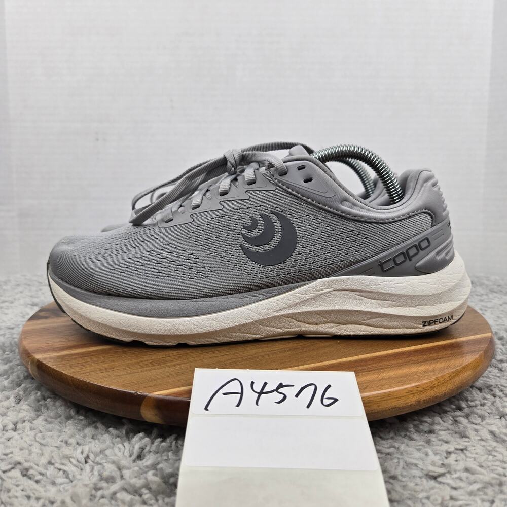 Topo Athletic Mens 9 Phantom 3 Grey White Athletic Gym Performance Running Shoe
